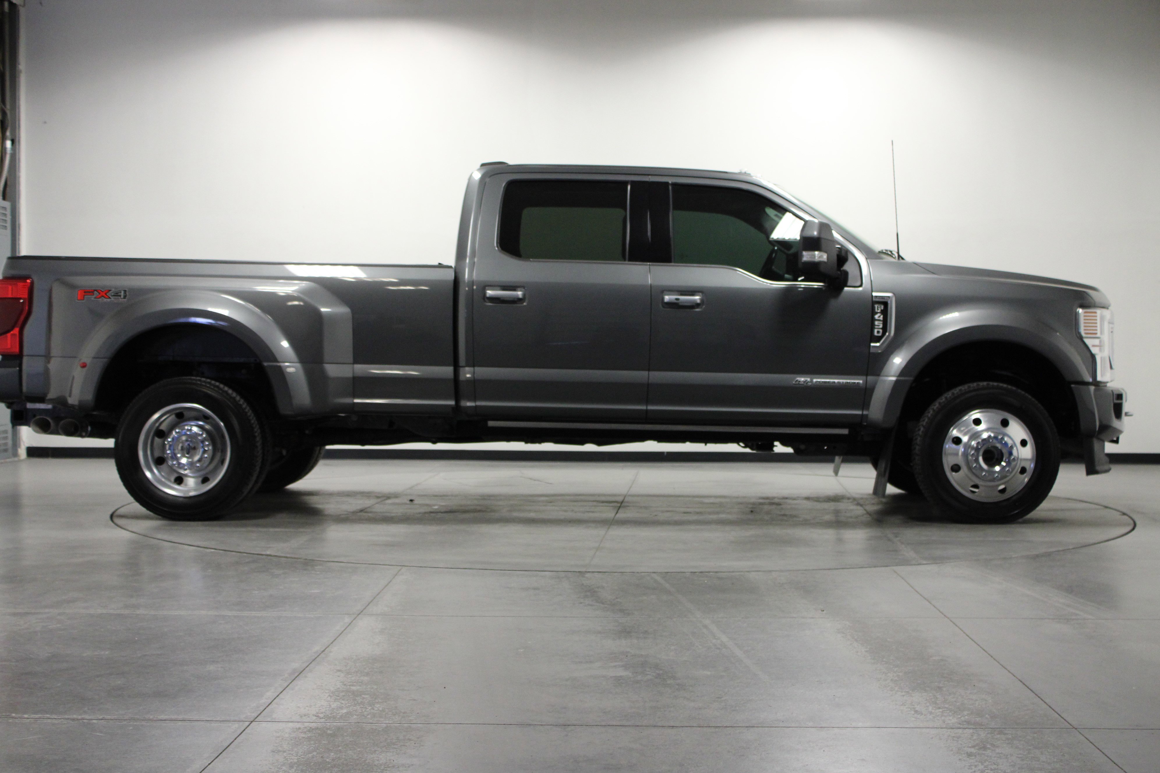 2022 Ford F-450 Limited photo 2