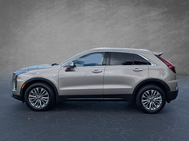 2024 Cadillac XT4 Premium Luxury photo 3