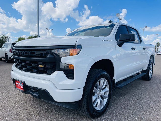 2023 Chevrolet Silverado 1500 Custom photo 2