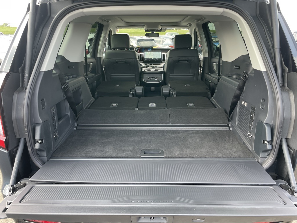 2025 Ford Expedition photo 32