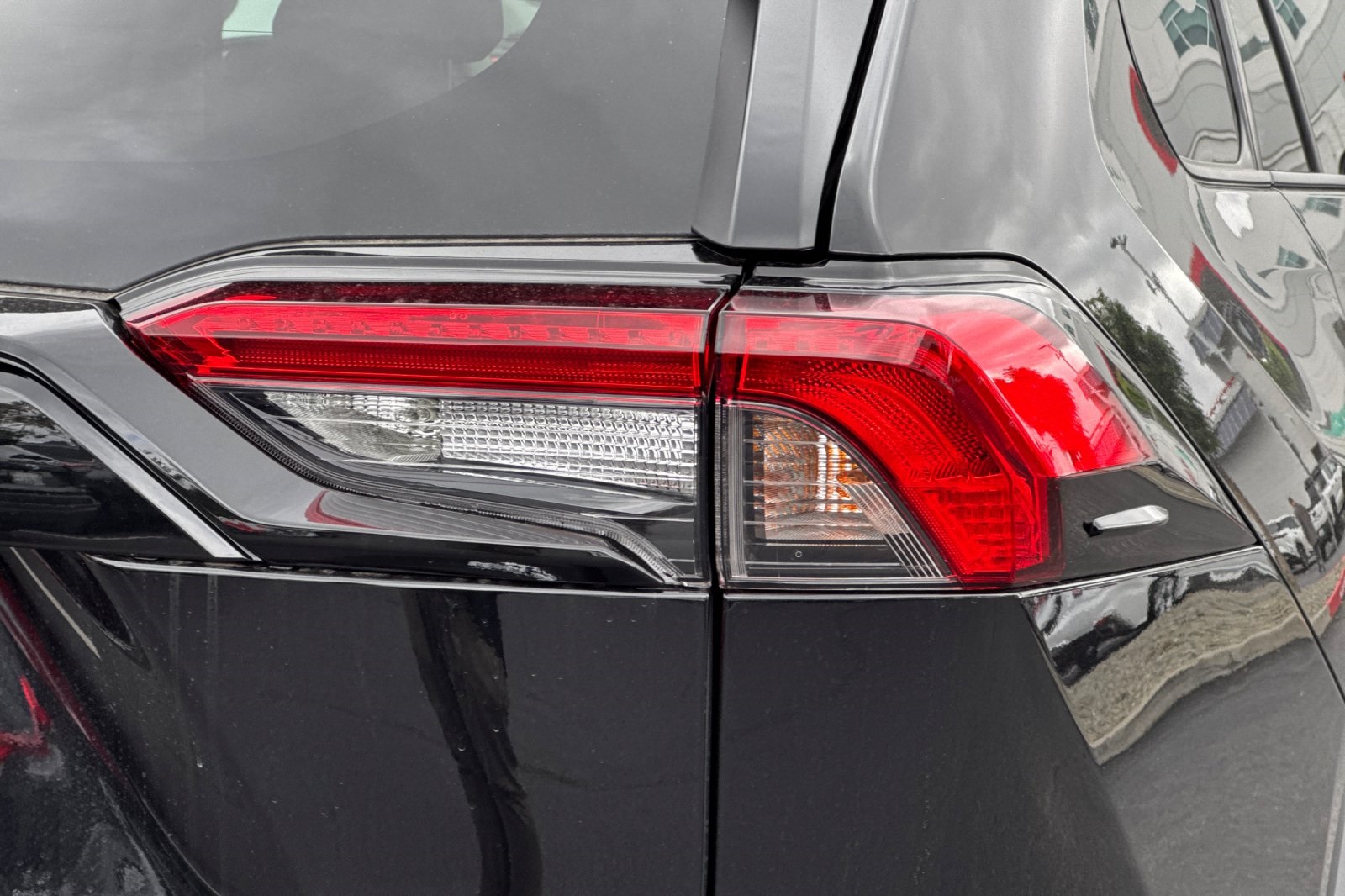 2025 Toyota RAV4 XLE photo 25