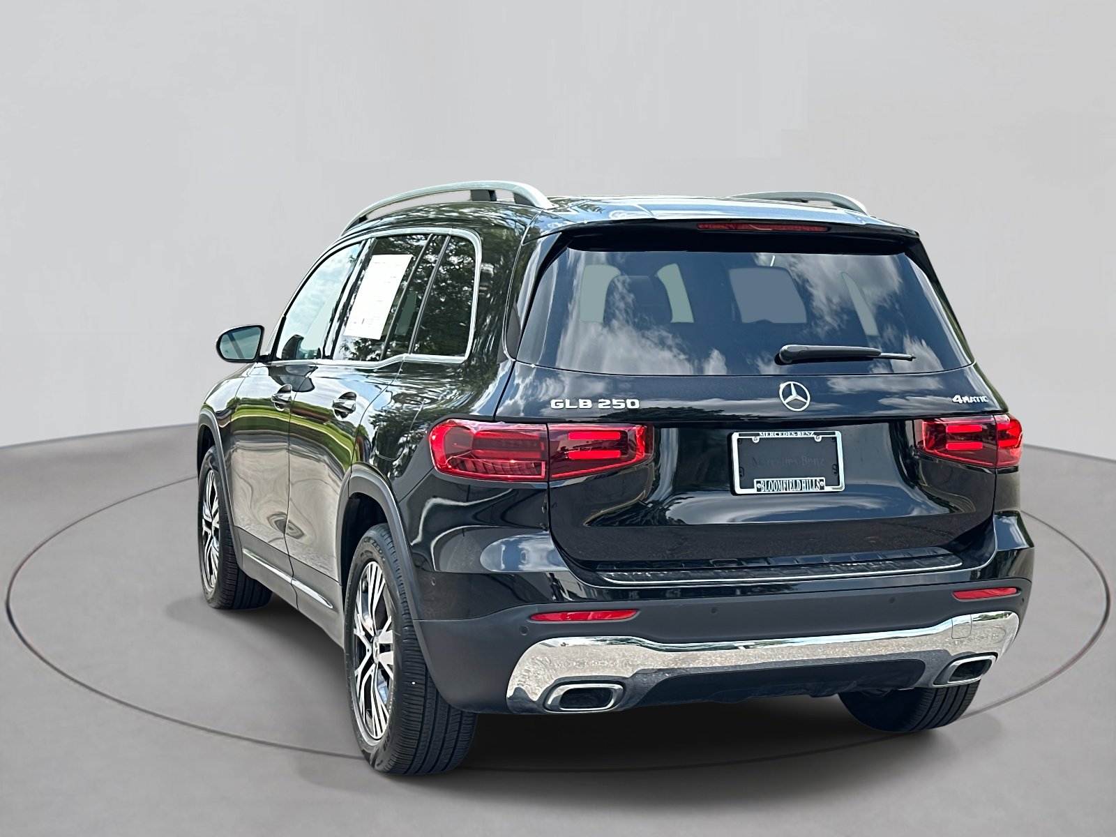 2024 Mercedes Benz GLB 250 4MATIC photo 3