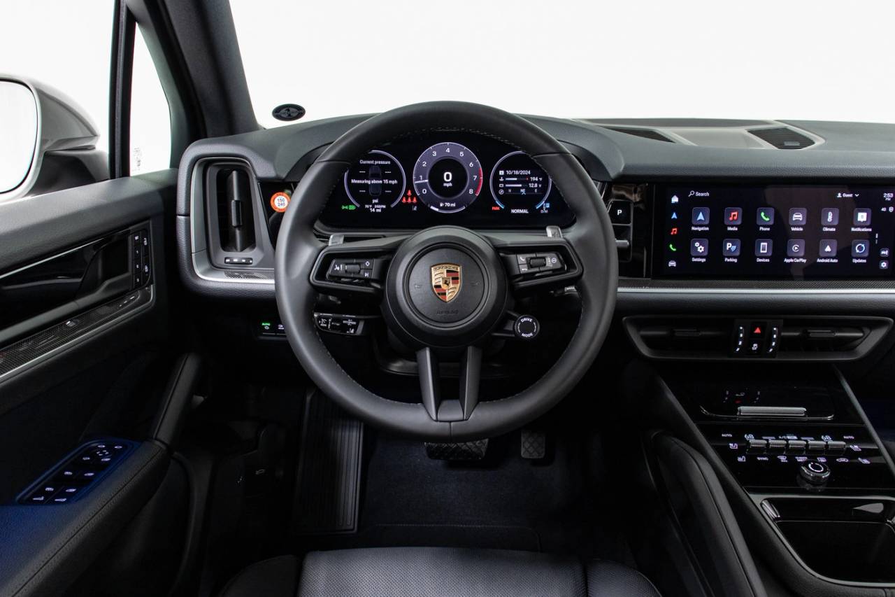 2025 Porsche Cayenne photo 16