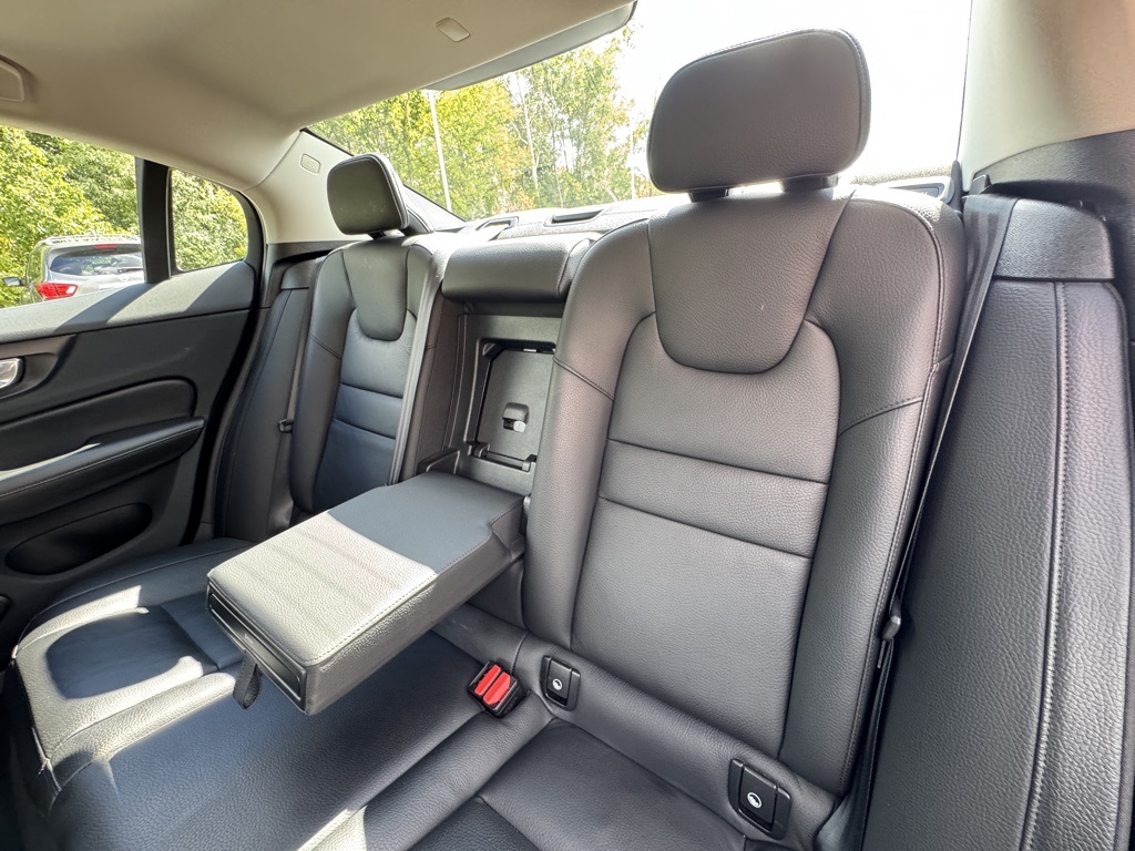 2024 Volvo S60 B5 Plus photo 18