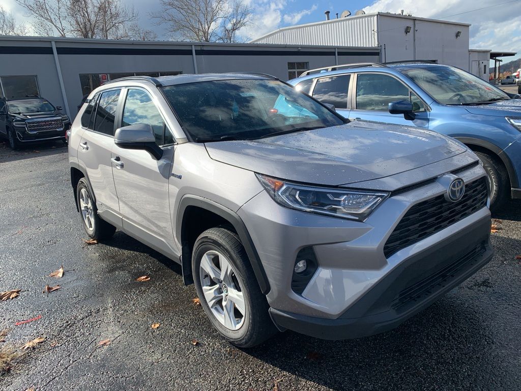2021 Toyota RAV4 Hybrid XLE photo 3
