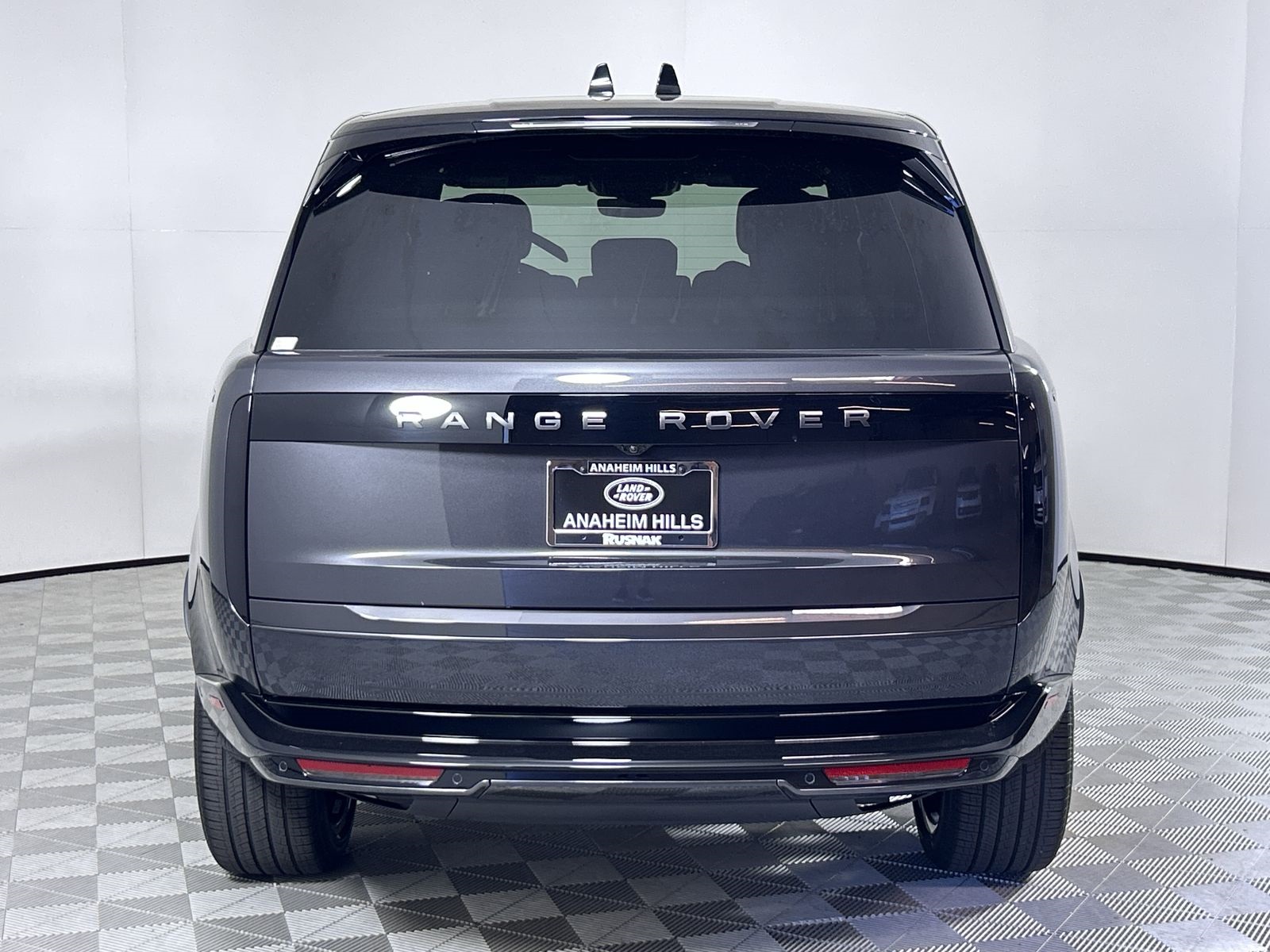 2025 Land Rover Range Rover SE photo 4
