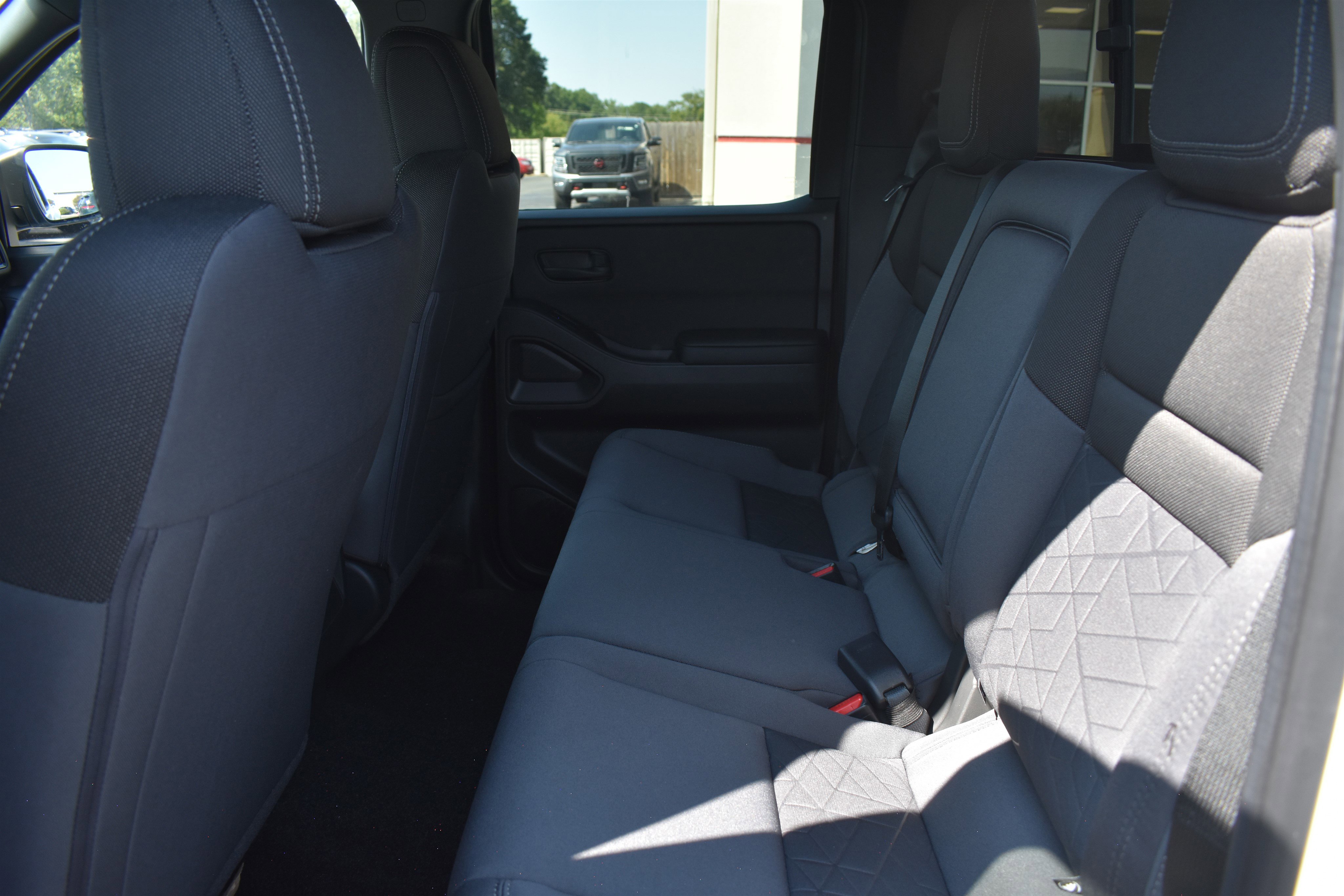 2026 Nissan Frontier Crew Cab SV photo 7