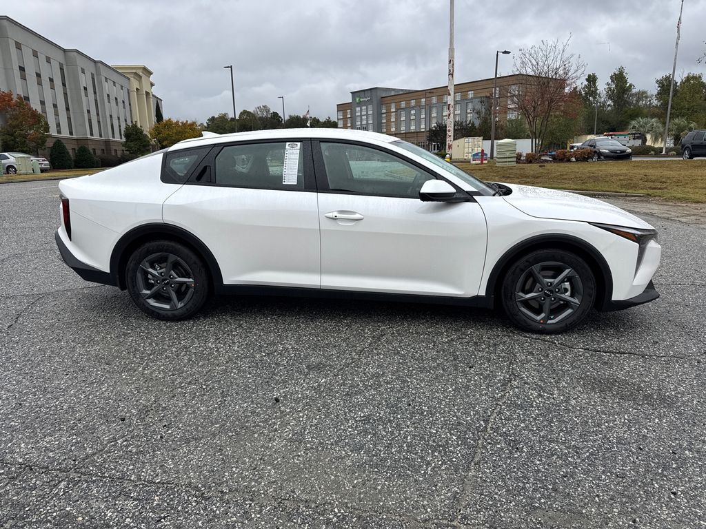 2025 Kia K4 LXS photo 2