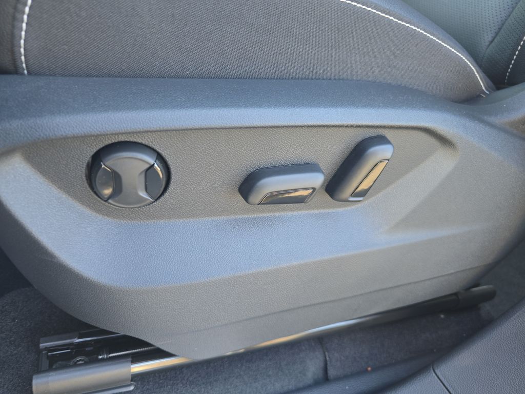 2025 Volkswagen Atlas SE Technology photo 4