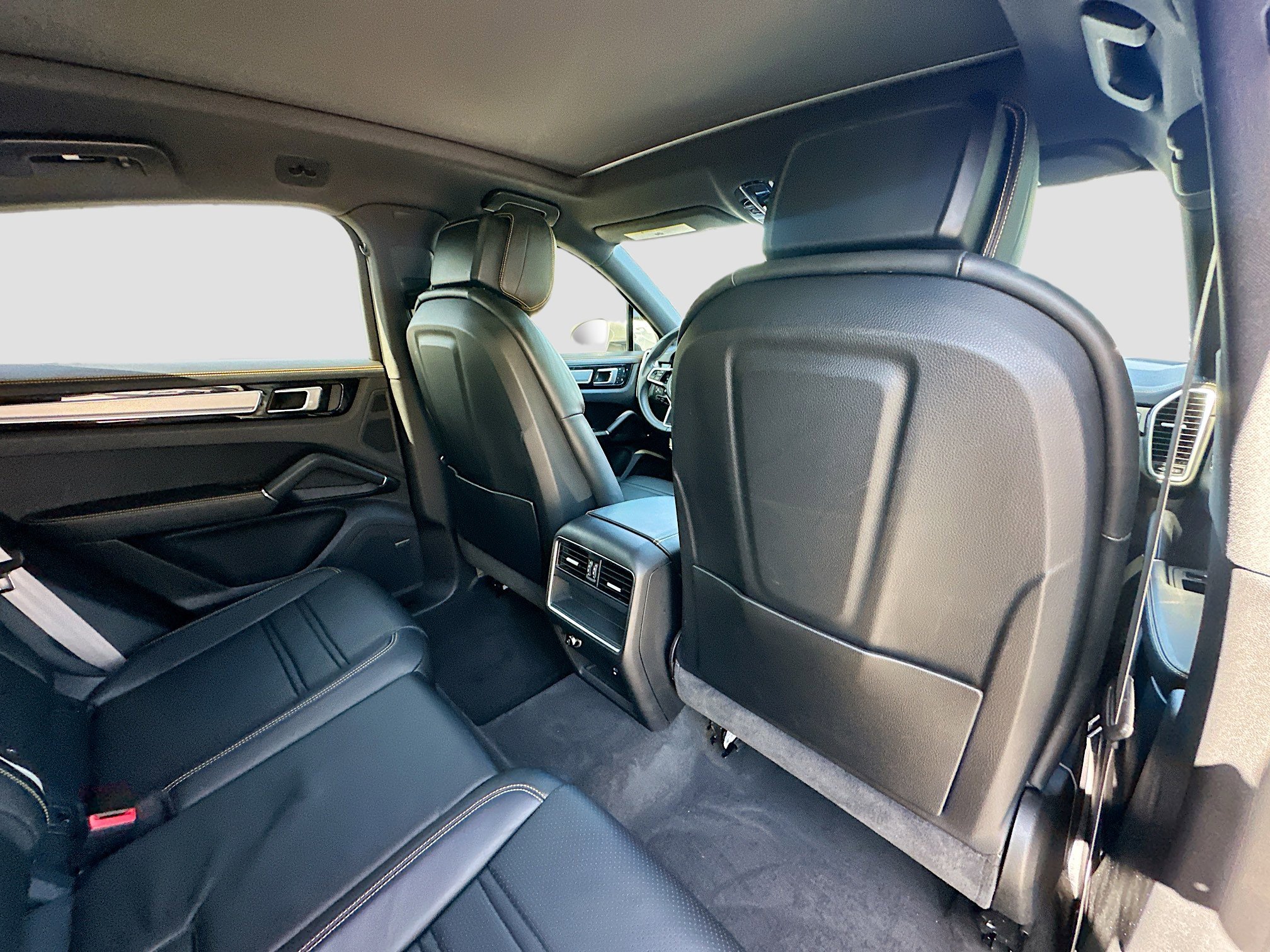 2022 Porsche Cayenne Platinum Edition photo 29