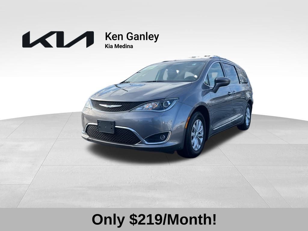 2018 Chrysler Pacifica Touring L's photo