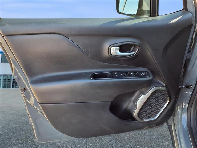 2018 Jeep Renegade Limited photo 2