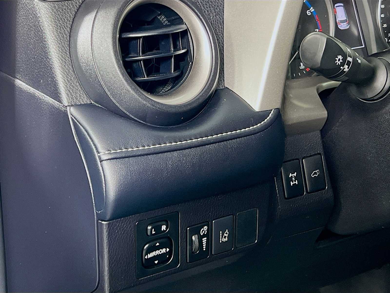 2018 Toyota RAV4 XLE photo 8
