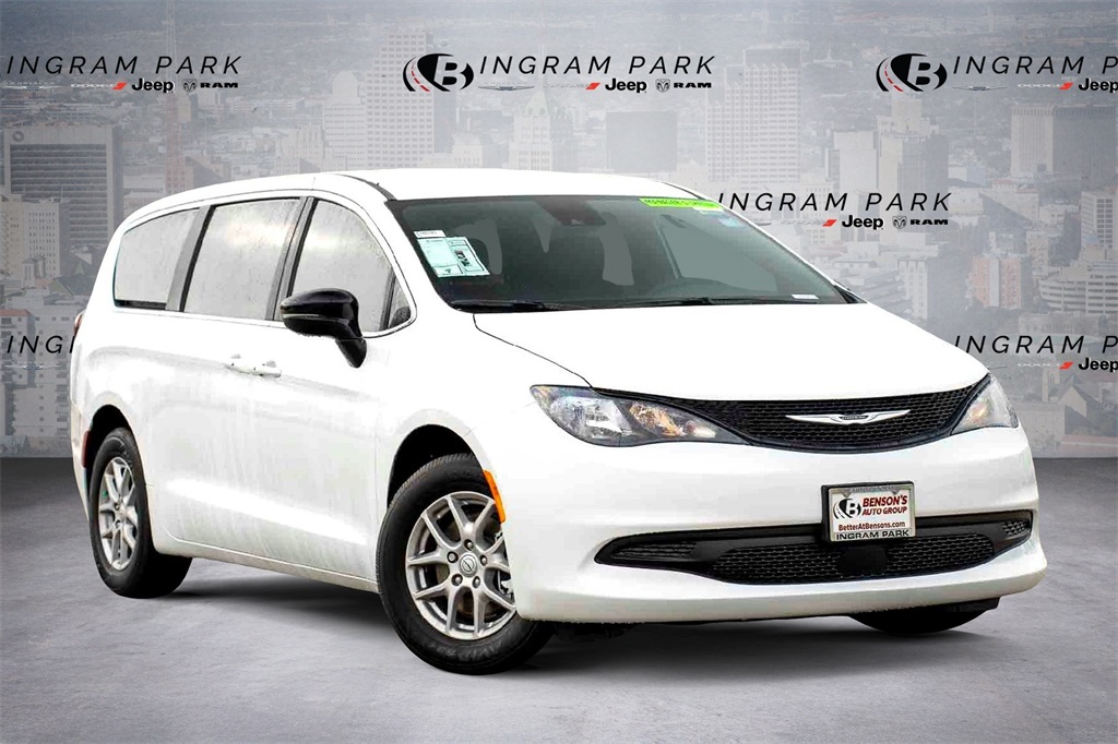 2026 Chrysler Voyager LX's photo