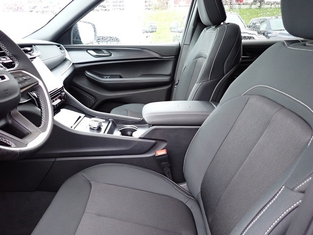 2025 Jeep Grand Cherokee Laredo X photo 11