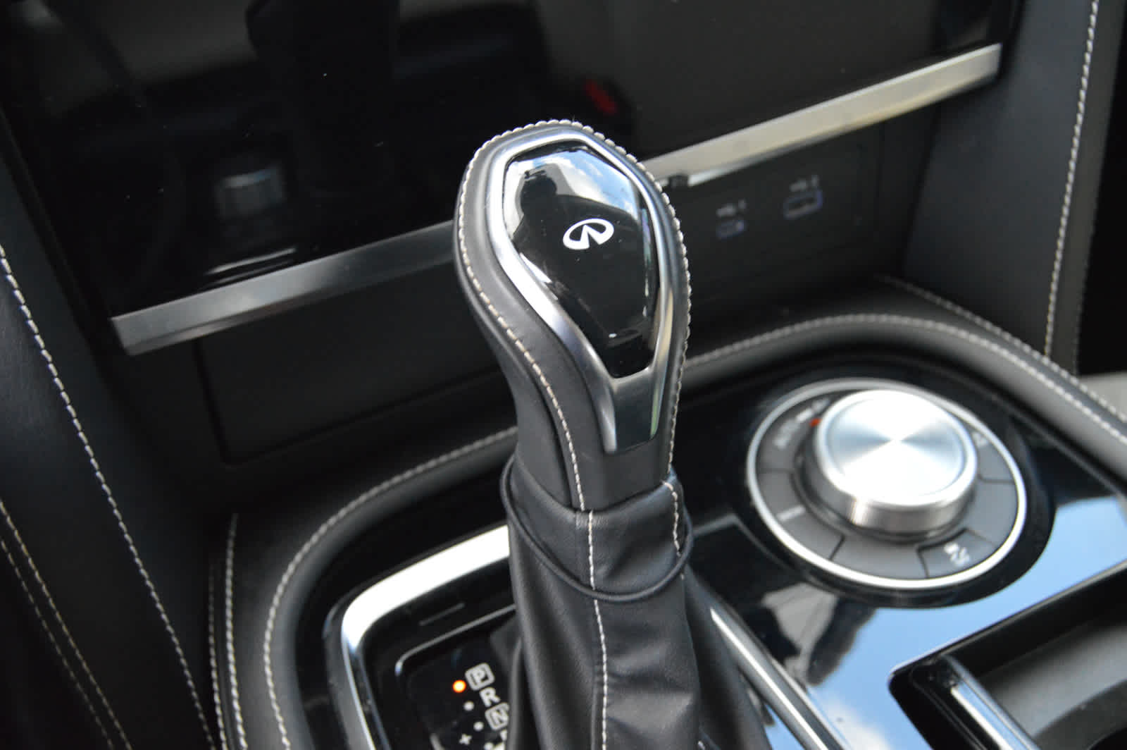 2023 Infiniti QX80 Premium Select photo 13