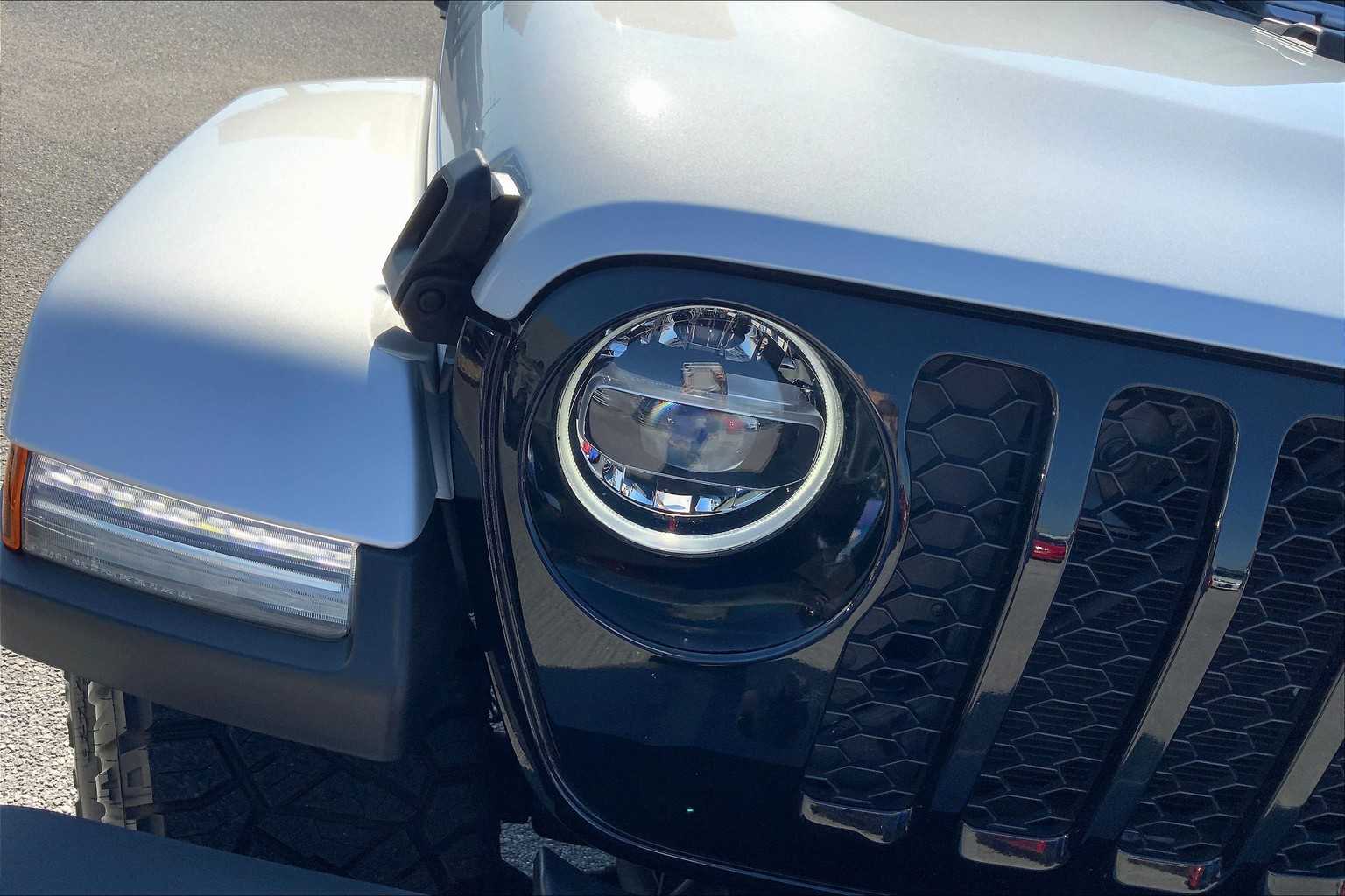 2022 Jeep Gladiator Willys Sport photo 26