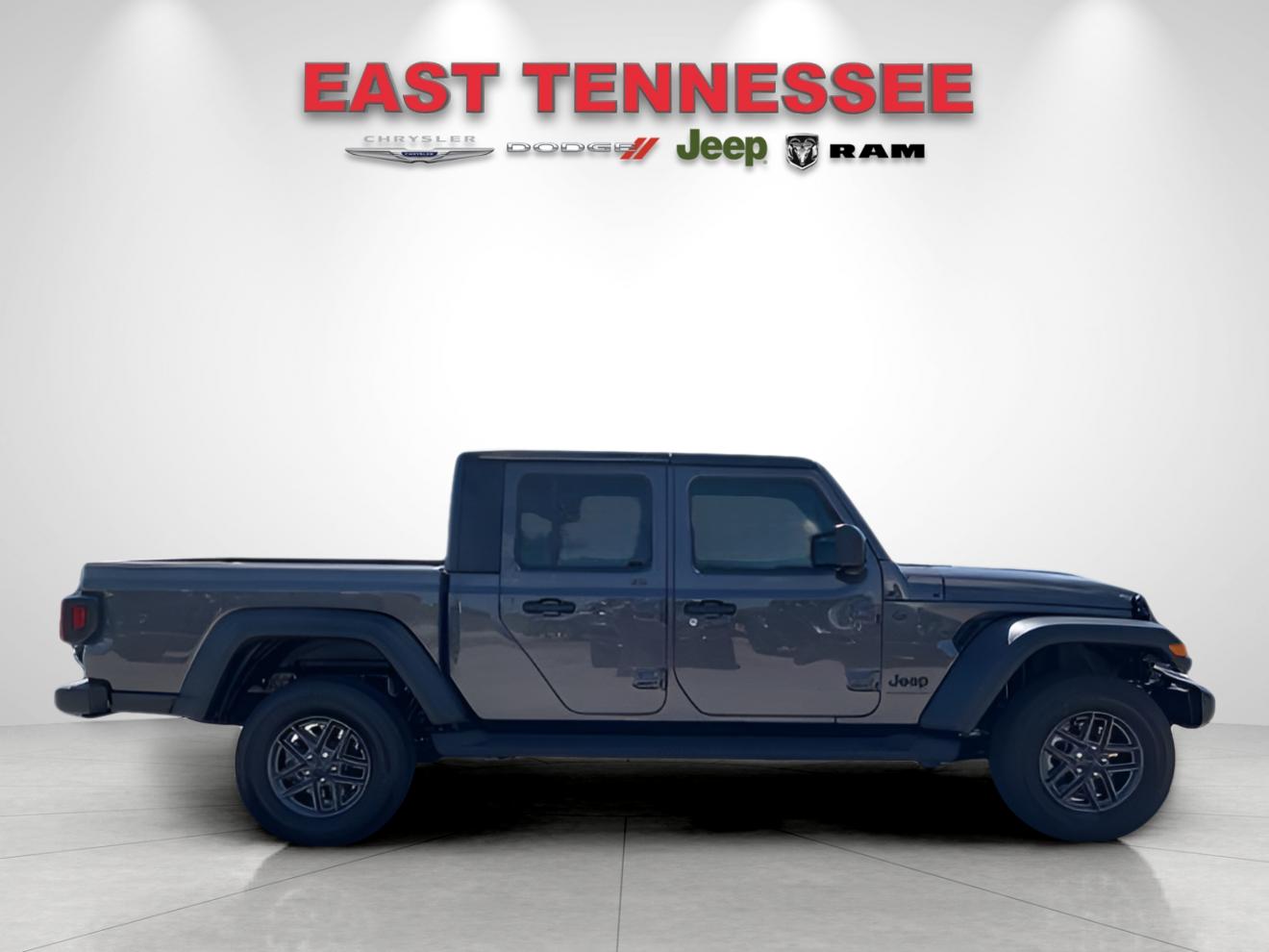 2025 Jeep Gladiator Sport S photo 2