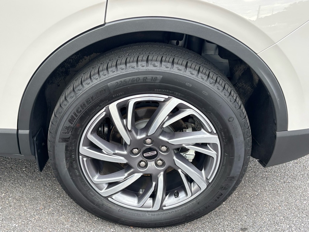 2023 Lincoln Corsair Standard photo 4