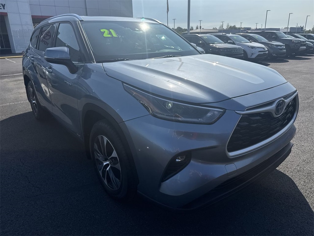 2021 Toyota Highlander Hybrid XLE photo 2