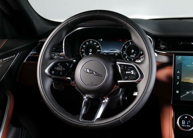 2025 Jaguar F-PACE R-Dynamic S photo 11