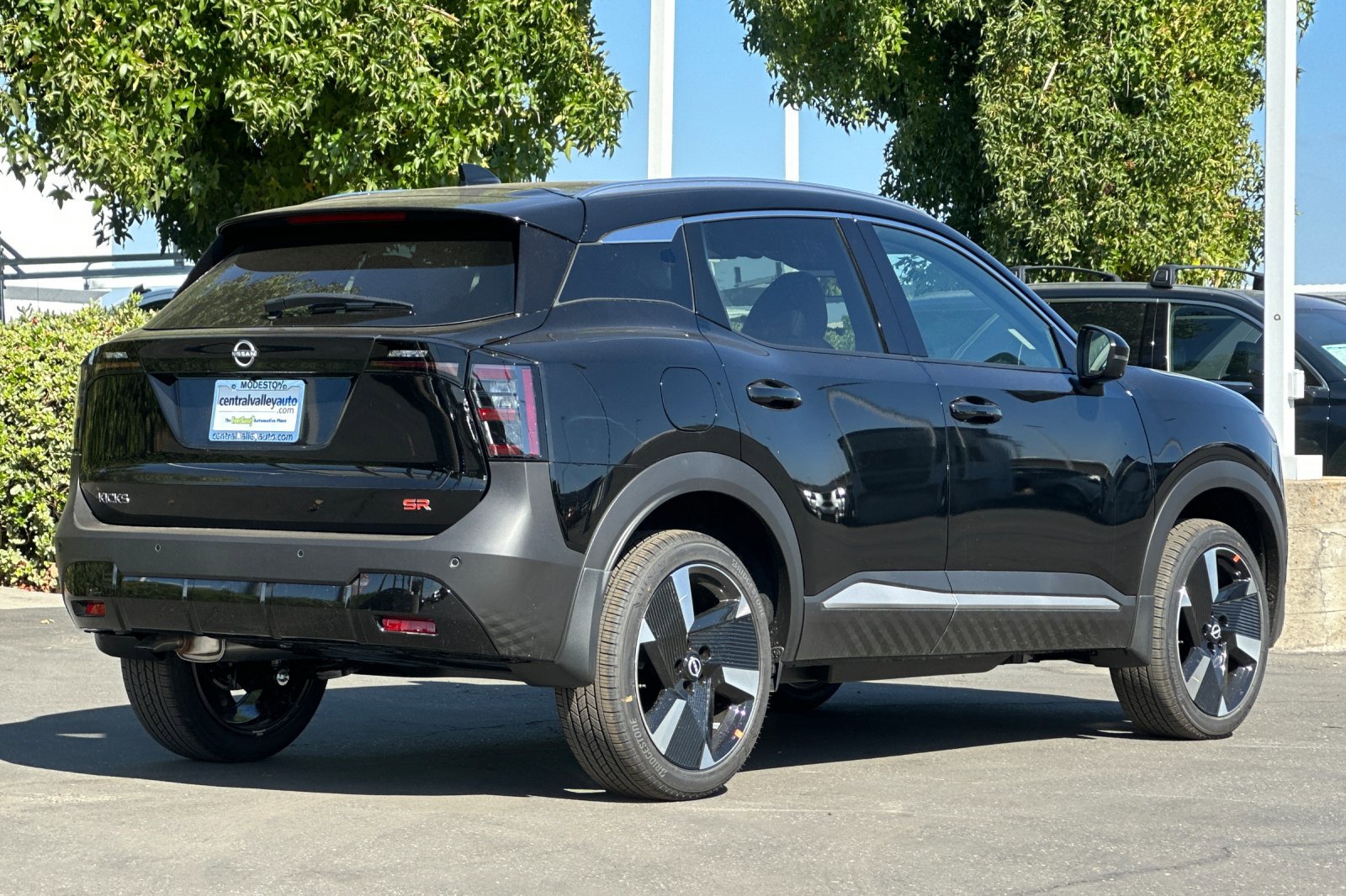 2026 Nissan Kicks SR photo 3