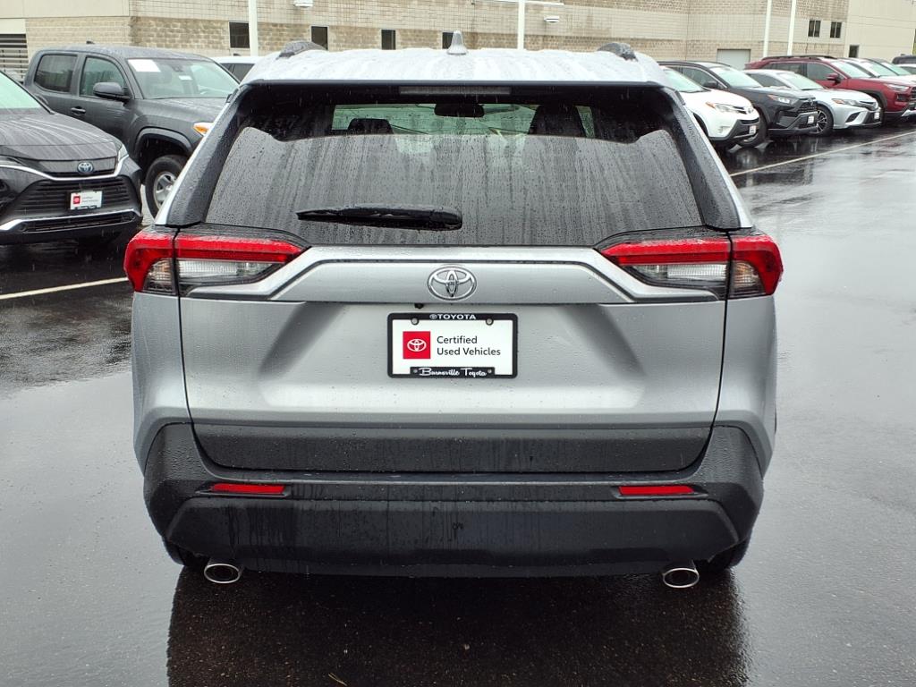 2024 Toyota RAV4 XLE photo 2
