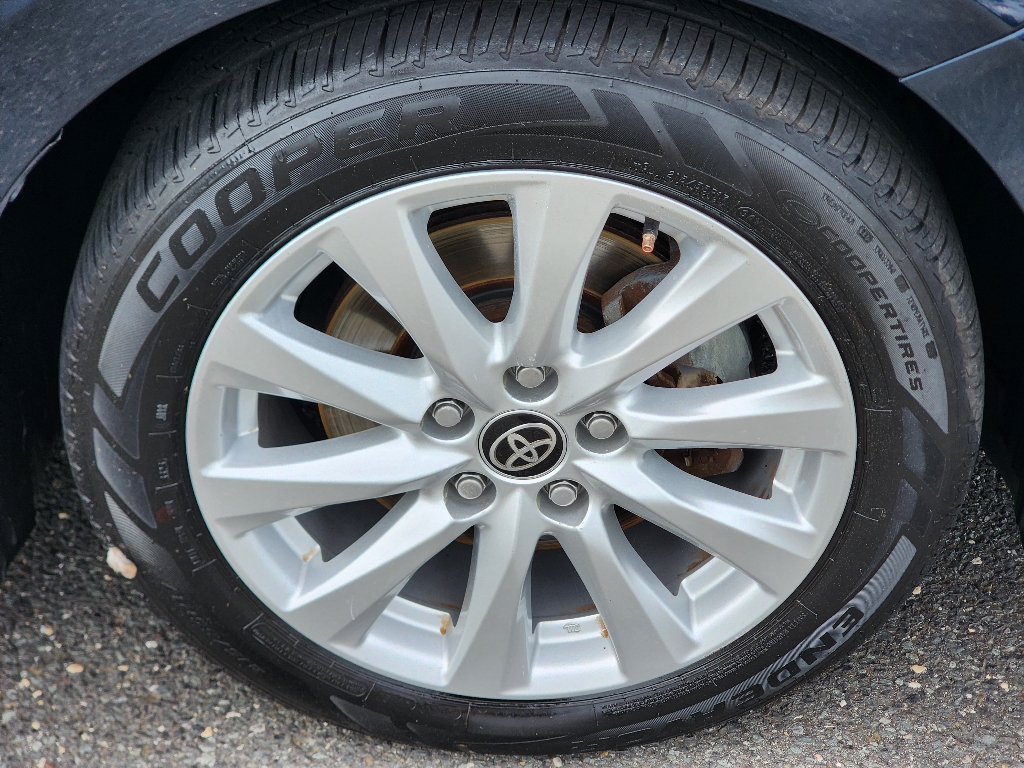 2020 Toyota Camry LE photo 4