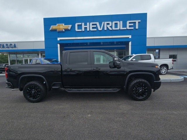 2025 Chevrolet Silverado 2500HD LT photo 3