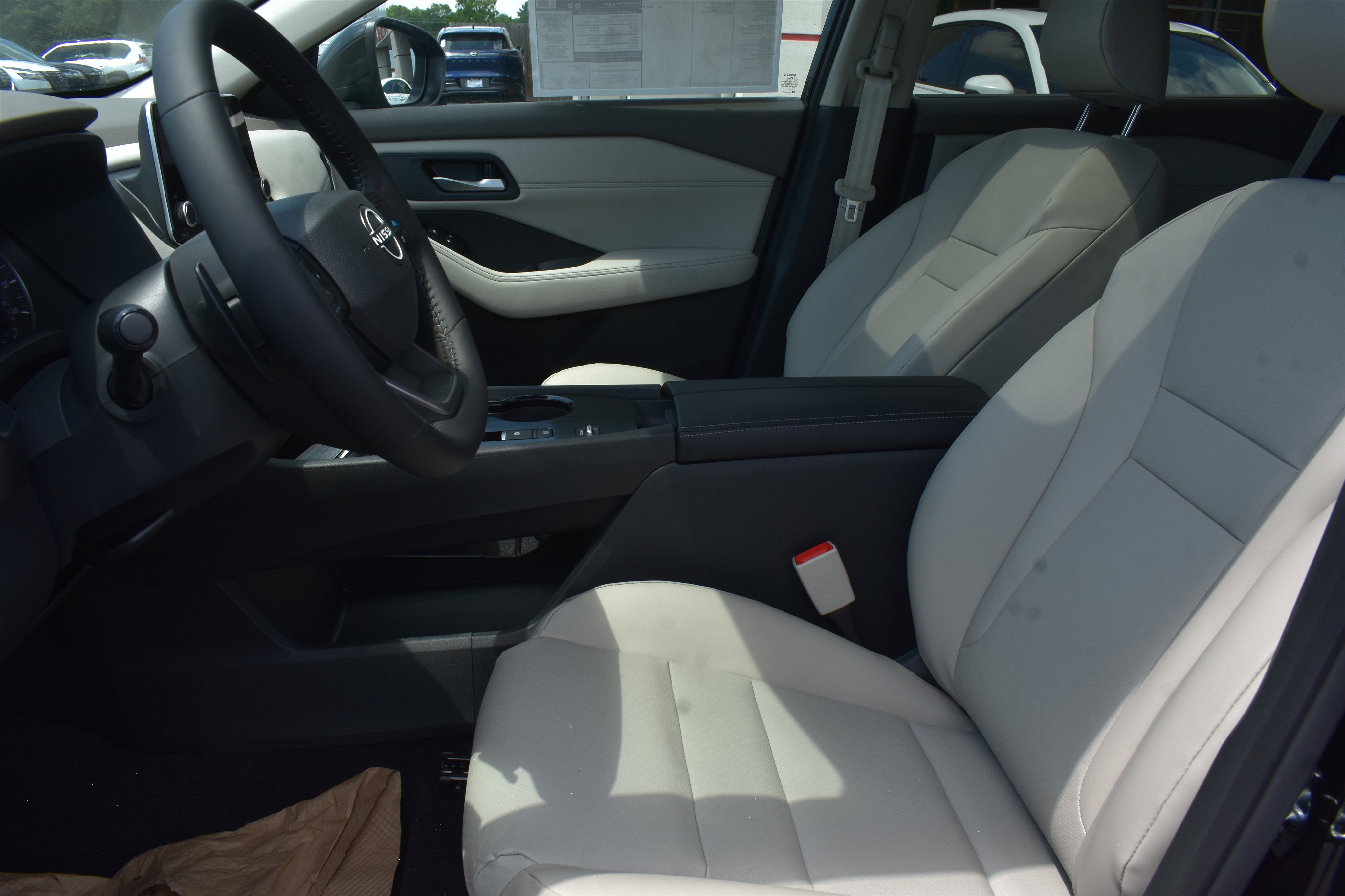 2025 Nissan Rogue SV photo 4