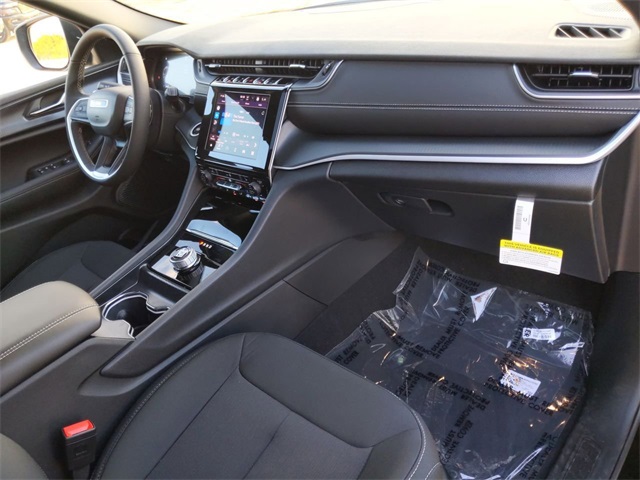 2025 Jeep Grand Cherokee Laredo photo 28