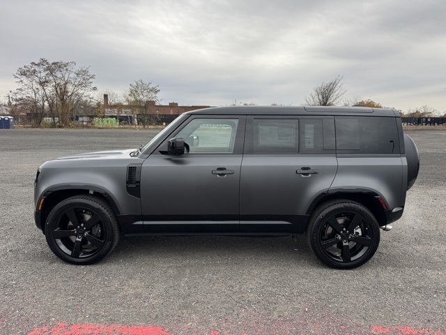 2026 Land Rover Defender 110 X-Dynamic SE photo 2