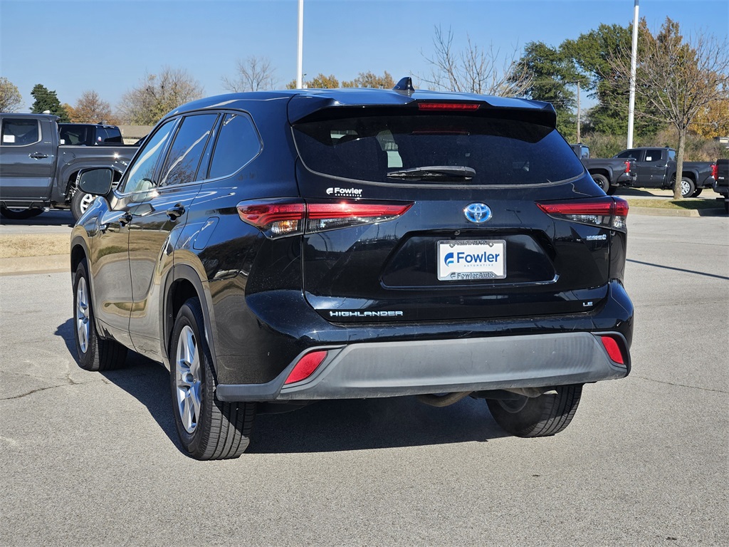 2021 Toyota Highlander Hybrid LE photo 4