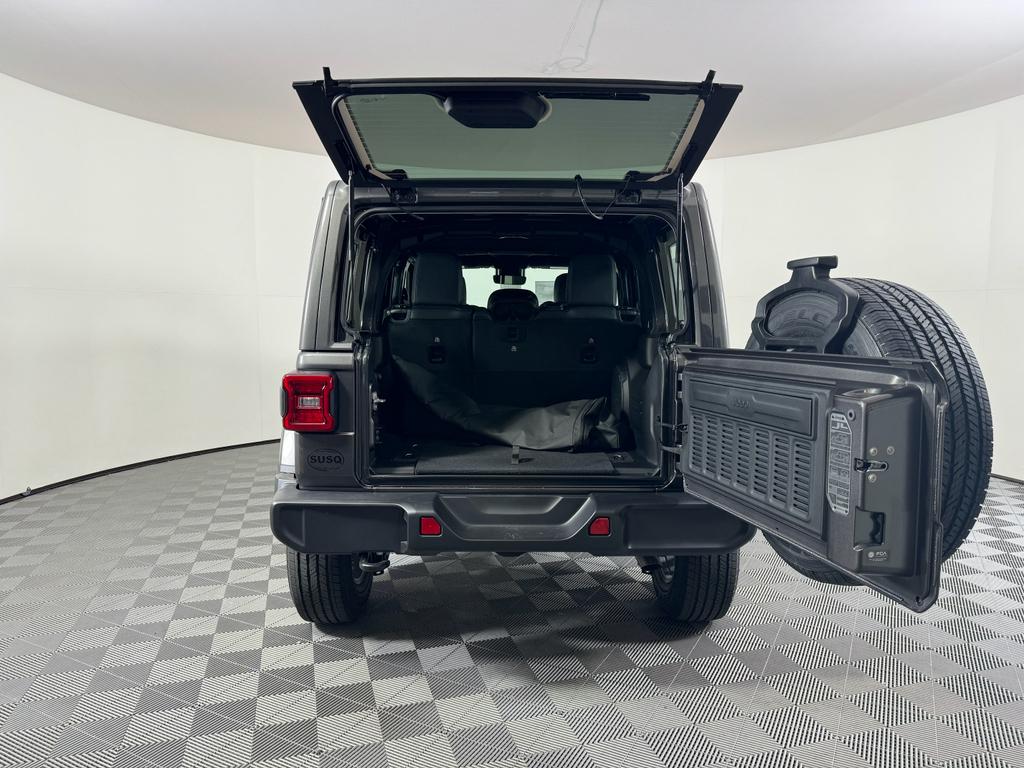 2025 Jeep Wrangler Sahara photo 3