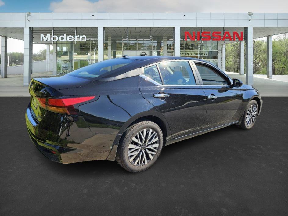 2023 Nissan Altima 2.5 SV photo 3
