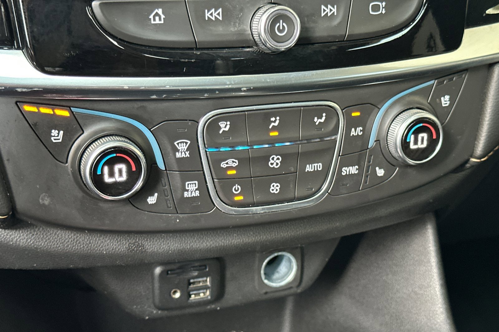 2021 Chevrolet Traverse Premier photo 20