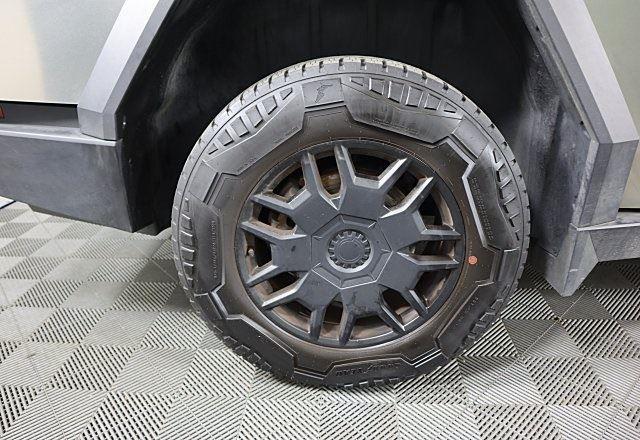 2024 Tesla Cybertruck photo 11