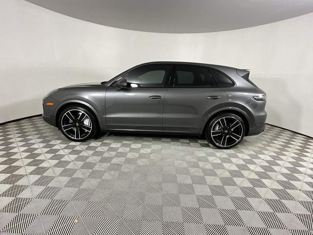 2020 Porsche Cayenne Turbo photo 2