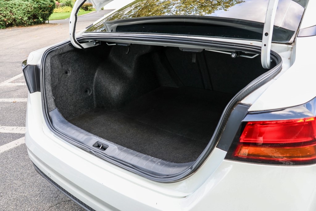 2020 Nissan Altima 2.5 SR photo 9