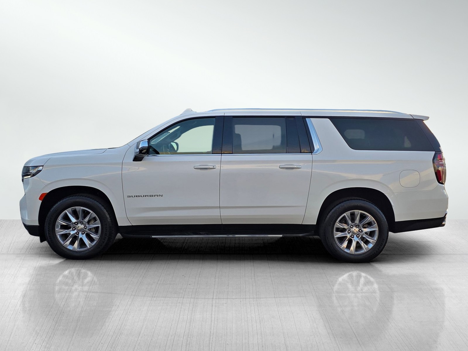 2023 Chevrolet Suburban Premier photo 4