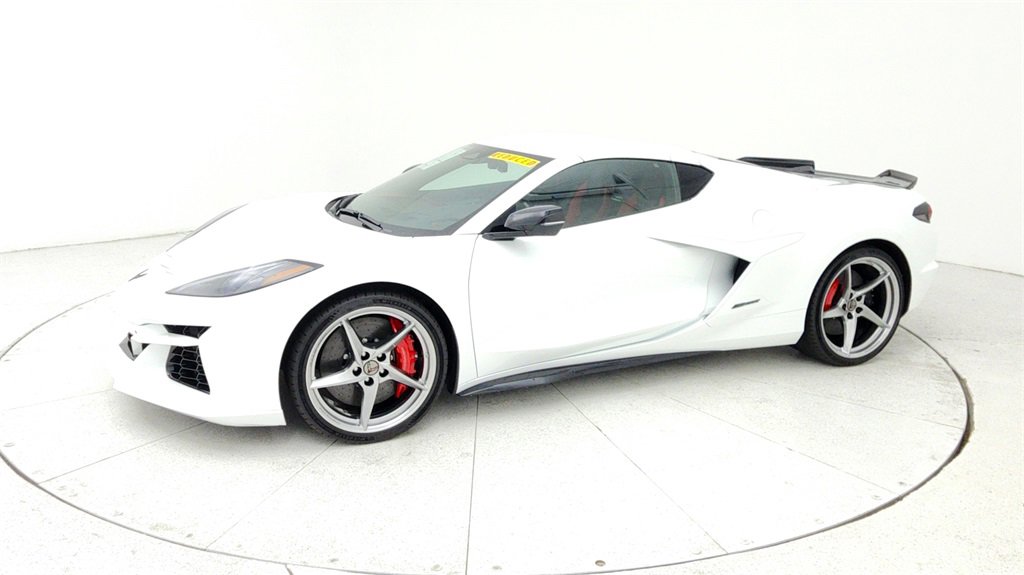 2025 Chevrolet Corvette E-Ray 3LZ photo 2