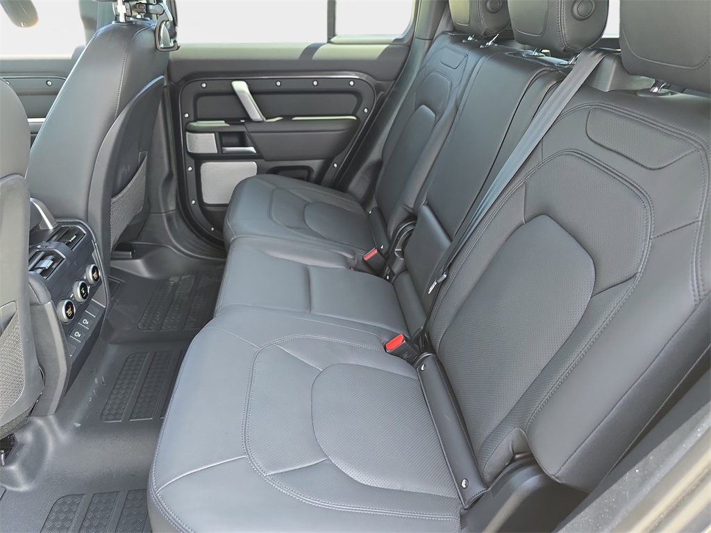 2024 Land Rover Defender 130 V8 photo 15