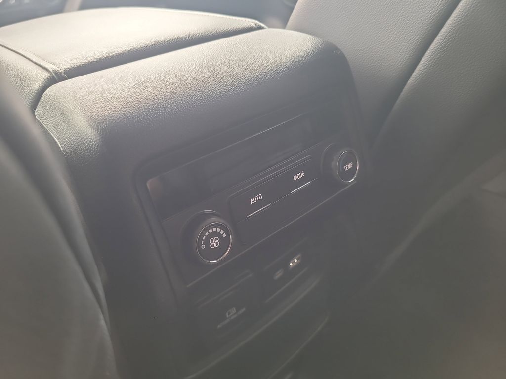 2023 Gmc Acadia SLT photo 24