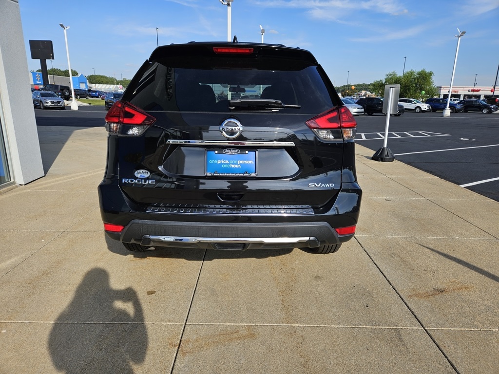 2017 Nissan Rogue SV photo 8