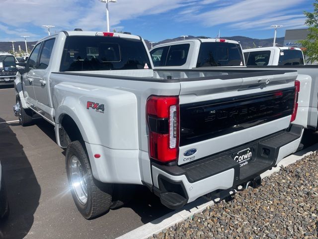 2025 Ford F-450 photo 3