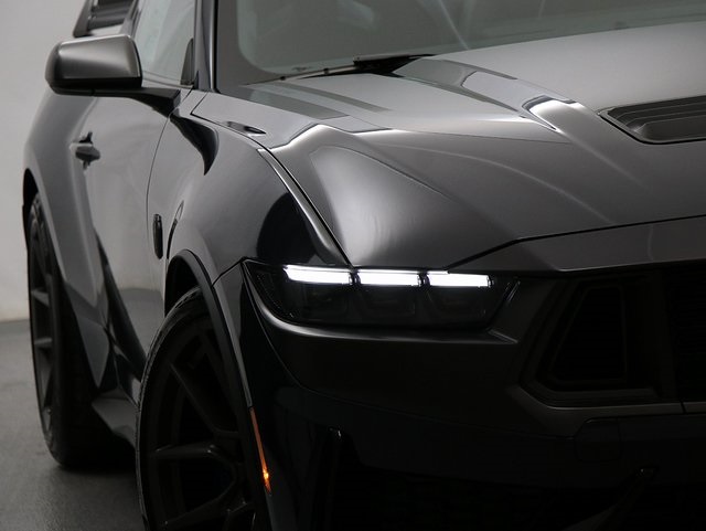 2025 Ford Mustang Dark Horse photo 4