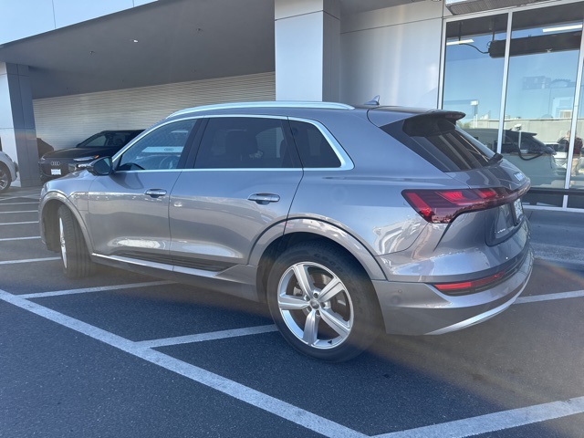 2019 Audi e-tron Premium Plus photo 4