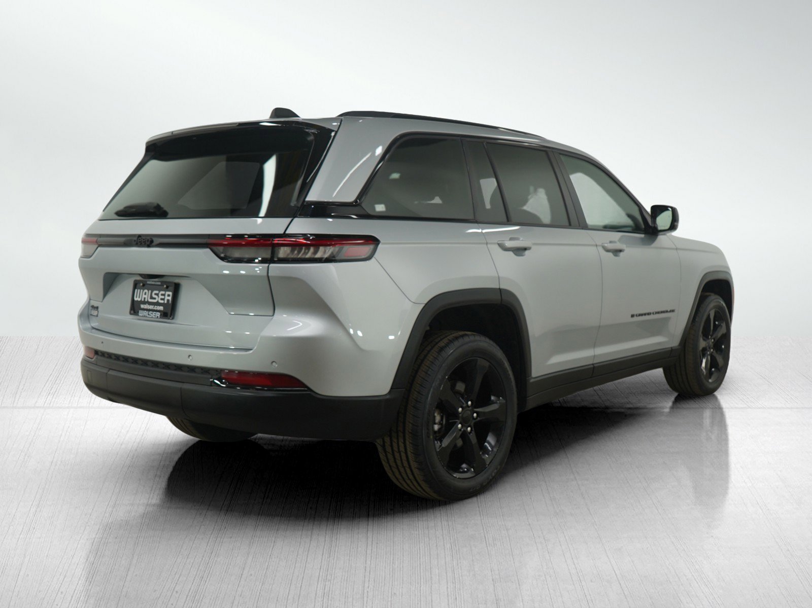2023 Jeep Grand Cherokee Altitude photo 2