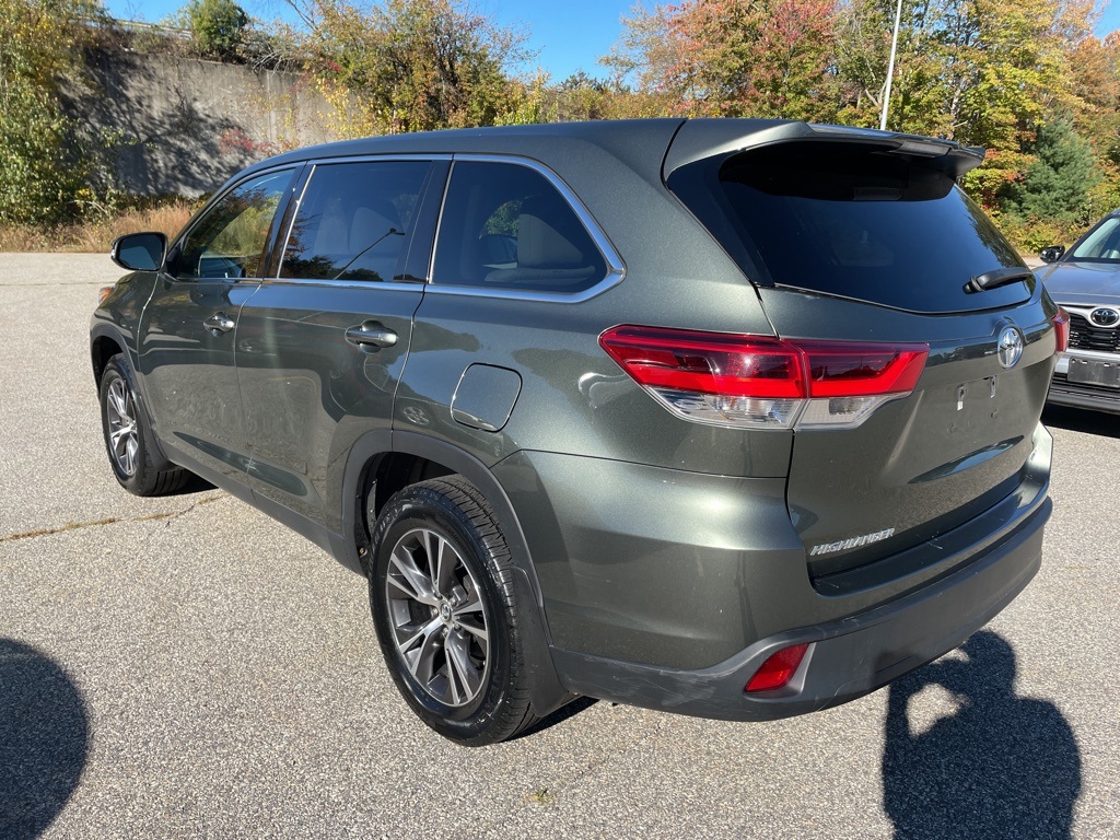 2019 Toyota Highlander LE Plus photo 4