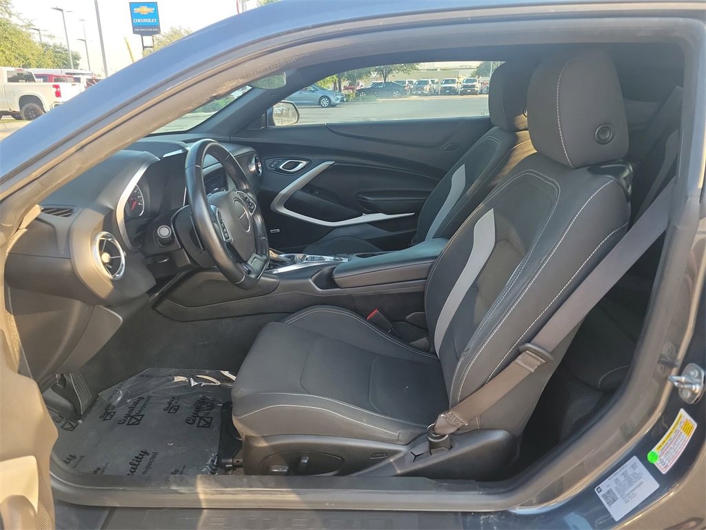 2019 Chevrolet Camaro 1LT photo 11